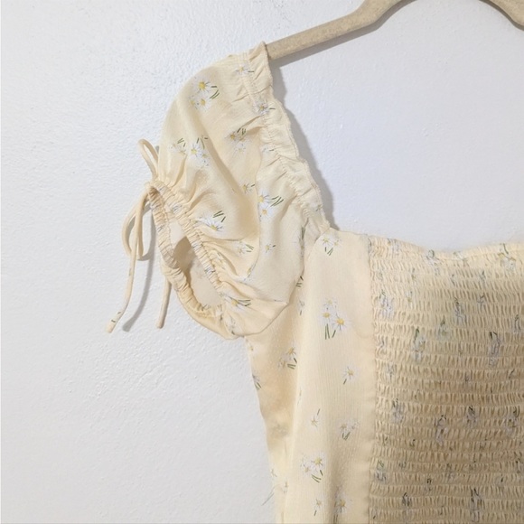 Princess Polly Allyson Puff Sleeve Hook Eye Front Floral Top, size US 4, yellow - Picture 4 of 6